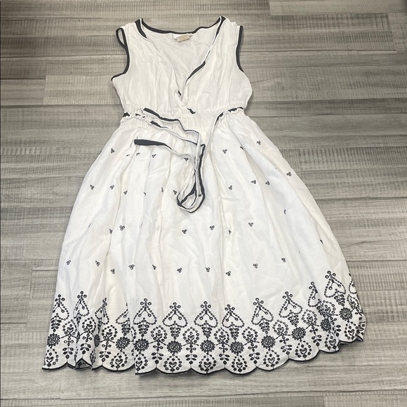 Metro Wear Dresses & Skirts - Metro Wear White and Black Embroidered Dress